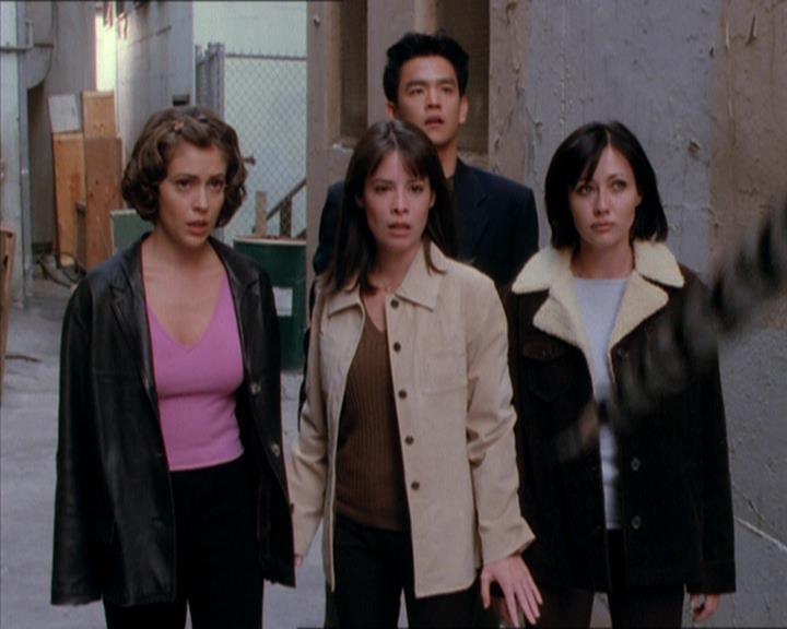 Charmed-Online_dot_net-1x04DeadManDating2243.jpg Charmed-Online_dot_net-1x04DeadManDating2243.jpg
