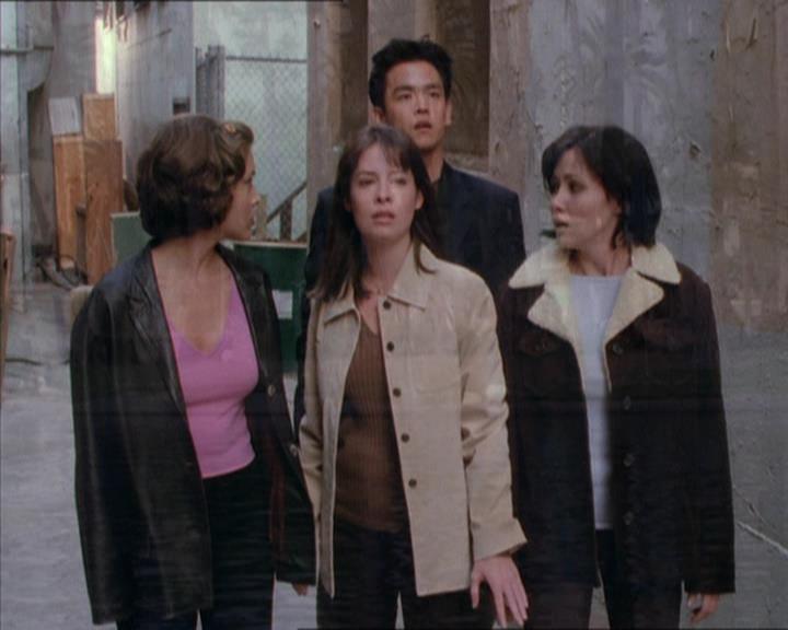 Charmed-Online_dot_net-1x04DeadManDating2247.jpg