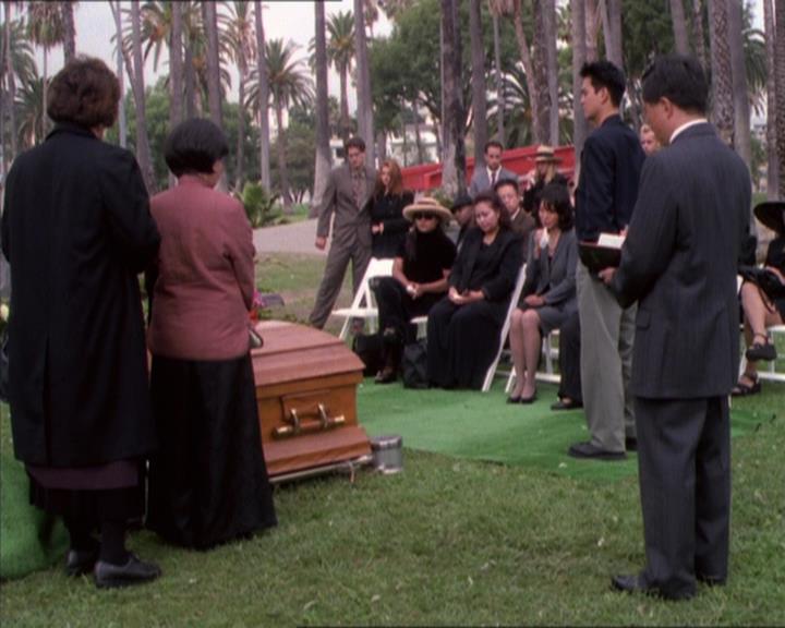 Charmed-Online_dot_net-1x04DeadManDating2255.jpg Charmed-Online_dot_net-1x04DeadManDating2255.jpg