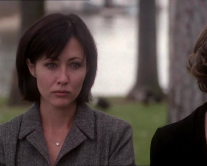 Charmed-Online_dot_net-1x04DeadManDating2263.jpg Charmed-Online_dot_net-1x04DeadManDating2263.jpg