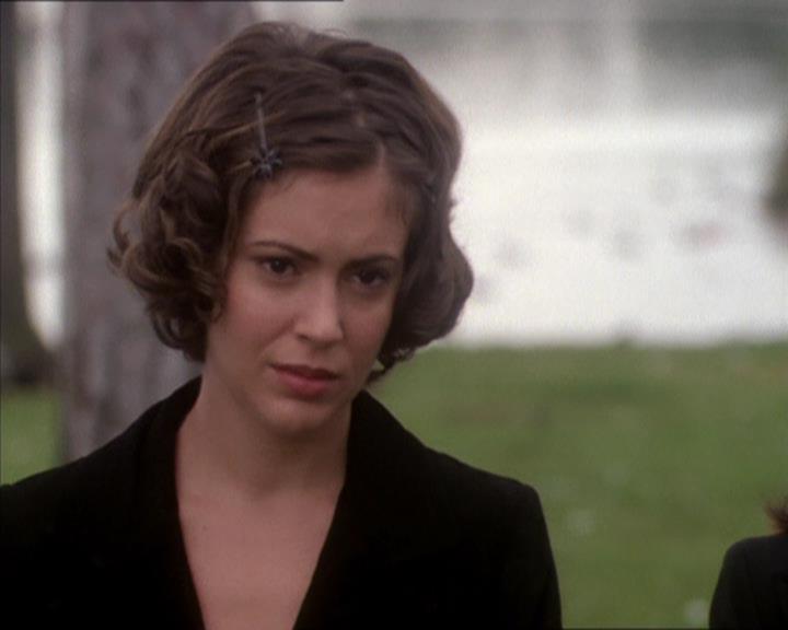 Charmed-Online_dot_net-1x04DeadManDating2267.jpg Charmed-Online_dot_net-1x04DeadManDating2267.jpg