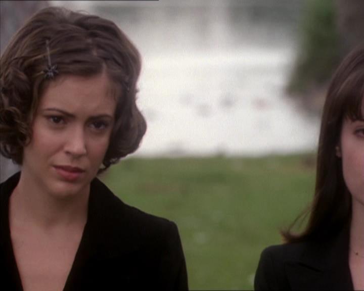 Charmed-Online_dot_net-1x04DeadManDating2268.jpg Charmed-Online_dot_net-1x04DeadManDating2268.jpg