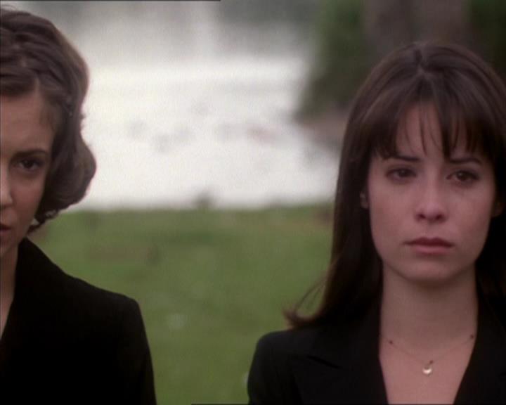 Charmed-Online_dot_net-1x04DeadManDating2269.jpg Charmed-Online_dot_net-1x04DeadManDating2269.jpg