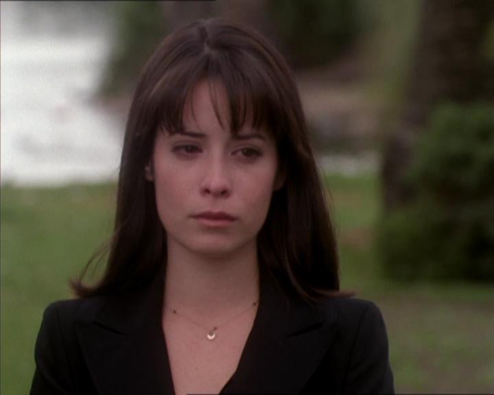 Charmed-Online_dot_net-1x04DeadManDating2272.jpg Charmed-Online_dot_net-1x04DeadManDating2272.jpg