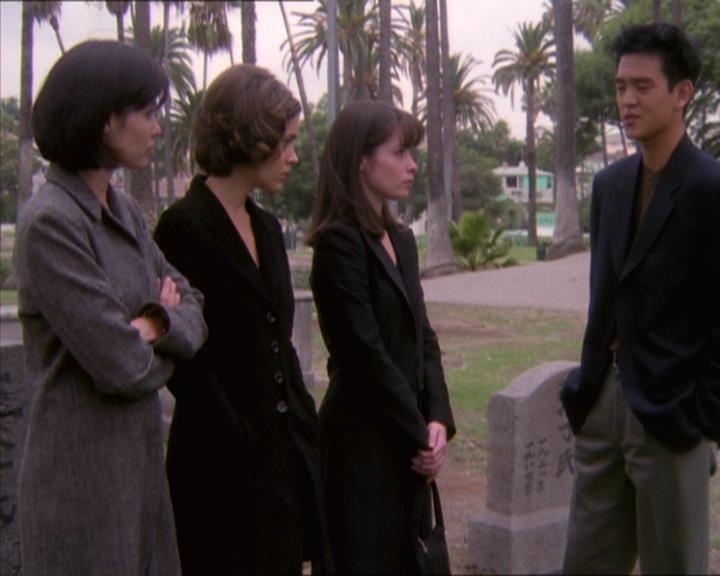 Charmed-Online_dot_net-1x04DeadManDating2292.jpg