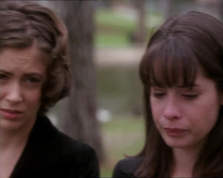 Charmed-Online_dot_net-1x04DeadManDating2299.jpg