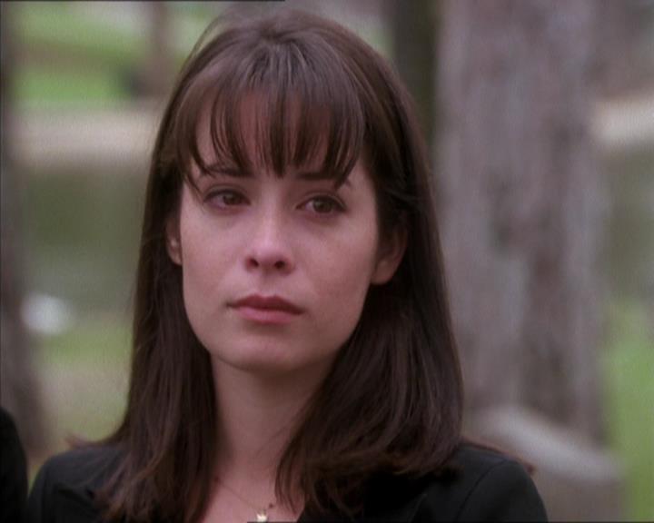 Charmed-Online_dot_net-1x04DeadManDating2301.jpg Charmed-Online_dot_net-1x04DeadManDating2301.jpg