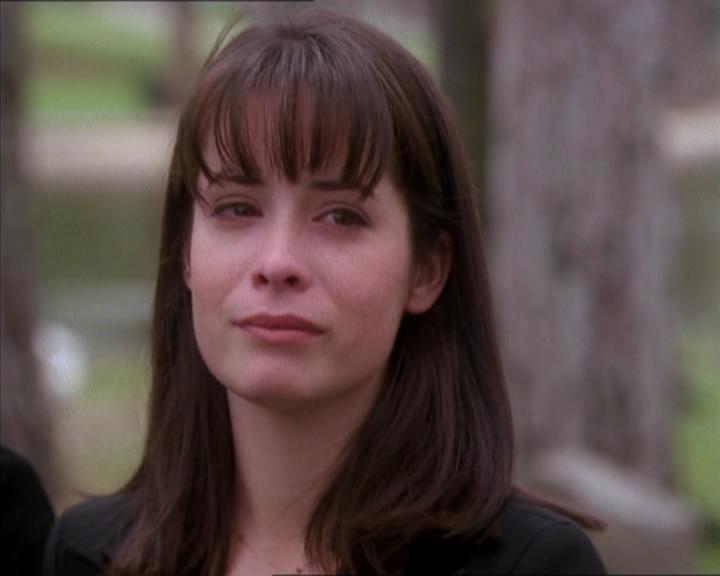 Charmed-Online_dot_net-1x04DeadManDating2307.jpg Charmed-Online_dot_net-1x04DeadManDating2307.jpg