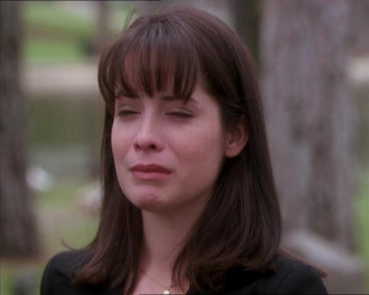 Charmed-Online_dot_net-1x04DeadManDating2309.jpg Charmed-Online_dot_net-1x04DeadManDating2309.jpg