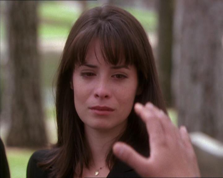 Charmed-Online_dot_net-1x04DeadManDating2311.jpg Charmed-Online_dot_net-1x04DeadManDating2311.jpg