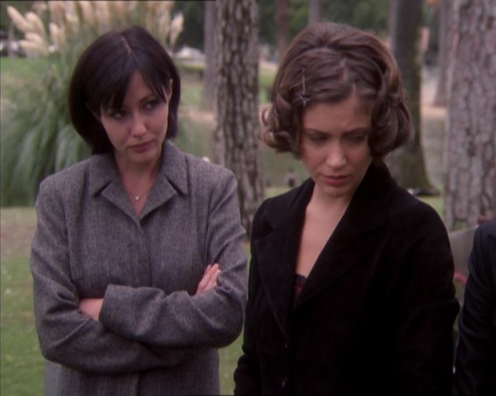 Charmed-Online_dot_net-1x04DeadManDating2327.jpg