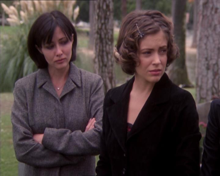 Charmed-Online_dot_net-1x04DeadManDating2329.jpg