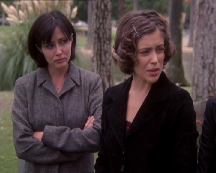 Charmed-Online_dot_net-1x04DeadManDating2330.jpg Charmed-Online_dot_net-1x04DeadManDating2330.jpg