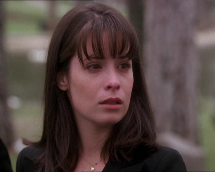 Charmed-Online_dot_net-1x04DeadManDating2338.jpg Charmed-Online_dot_net-1x04DeadManDating2338.jpg