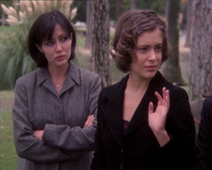Charmed-Online_dot_net-1x04DeadManDating2345.jpg Charmed-Online_dot_net-1x04DeadManDating2345.jpg