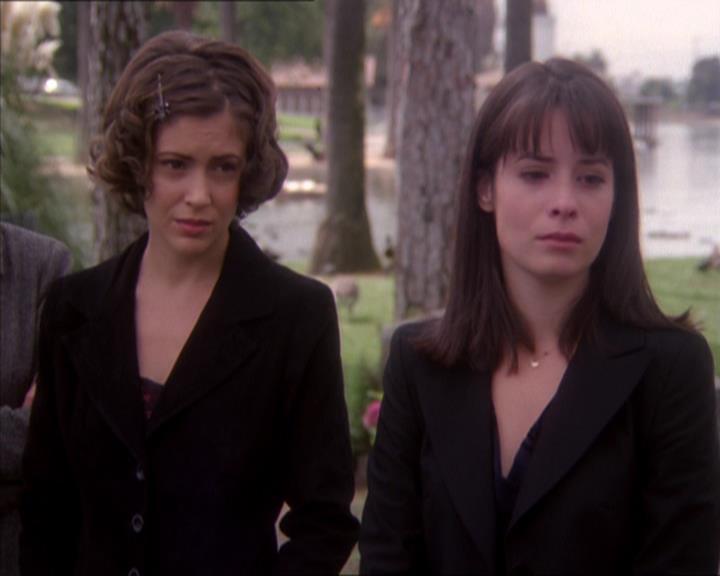 Charmed-Online_dot_net-1x04DeadManDating2353.jpg Charmed-Online_dot_net-1x04DeadManDating2353.jpg