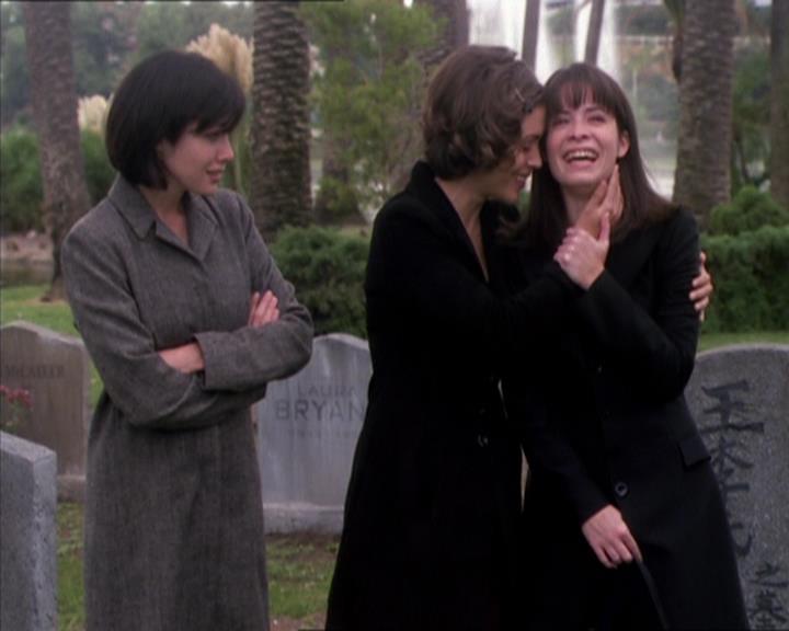 Charmed-Online_dot_net-1x04DeadManDating2371.jpg Charmed-Online_dot_net-1x04DeadManDating2371.jpg