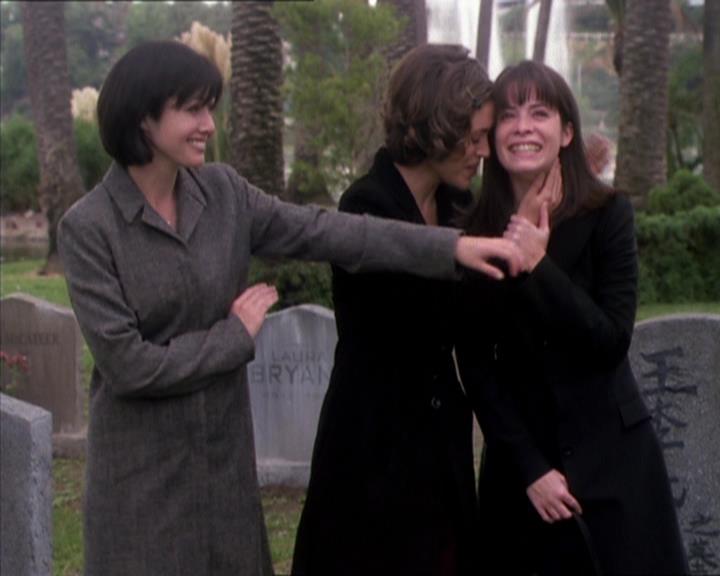 Charmed-Online_dot_net-1x04DeadManDating2372.jpg Charmed-Online_dot_net-1x04DeadManDating2372.jpg