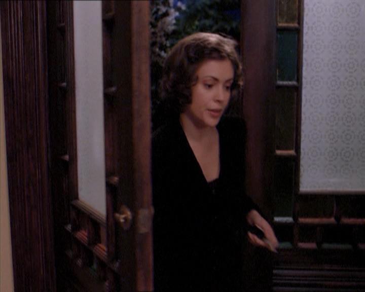 Charmed-Online_dot_net-1x04DeadManDating2380.jpg Charmed-Online_dot_net-1x04DeadManDating2380.jpg