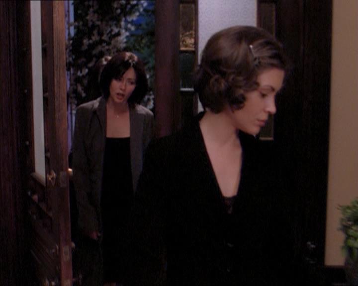 Charmed-Online_dot_net-1x04DeadManDating2381.jpg Charmed-Online_dot_net-1x04DeadManDating2381.jpg