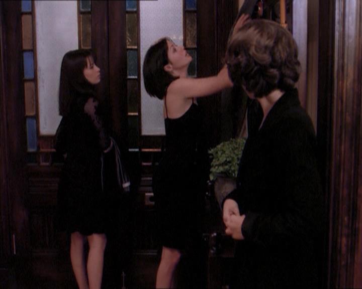 Charmed-Online_dot_net-1x04DeadManDating2386.jpg Charmed-Online_dot_net-1x04DeadManDating2386.jpg