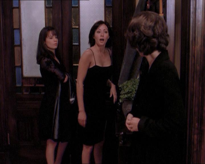 Charmed-Online_dot_net-1x04DeadManDating2387.jpg Charmed-Online_dot_net-1x04DeadManDating2387.jpg
