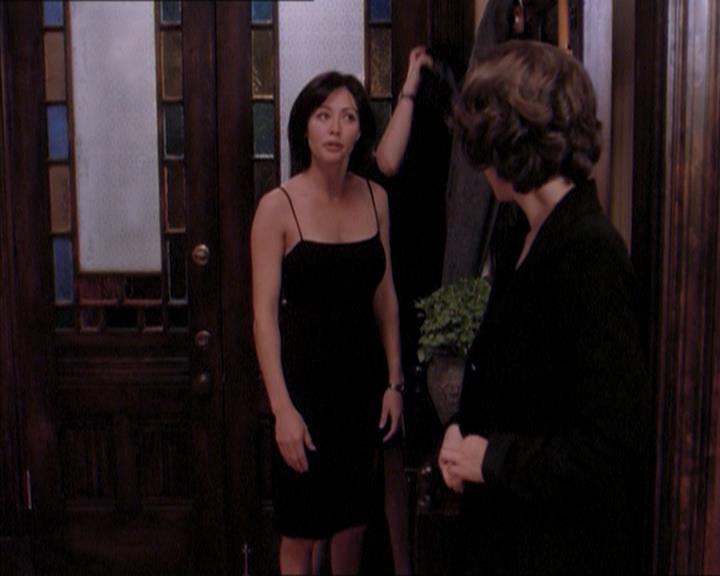 Charmed-Online_dot_net-1x04DeadManDating2389.jpg Charmed-Online_dot_net-1x04DeadManDating2389.jpg