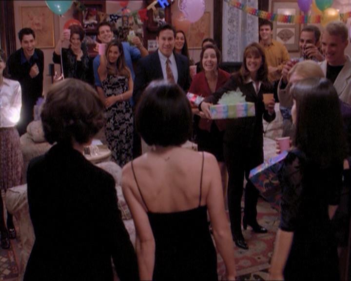 Charmed-Online_dot_net-1x04DeadManDating2395.jpg Charmed-Online_dot_net-1x04DeadManDating2395.jpg