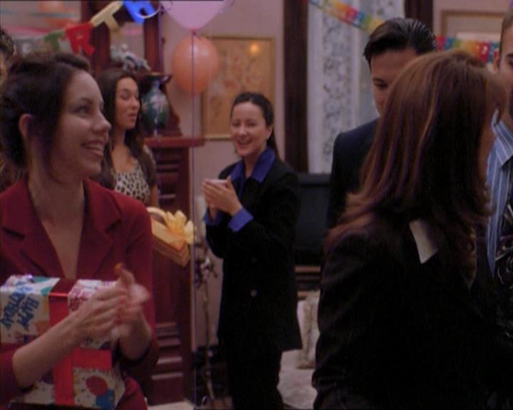 Charmed-Online_dot_net-1x04DeadManDating2399.jpg Charmed-Online_dot_net-1x04DeadManDating2399.jpg