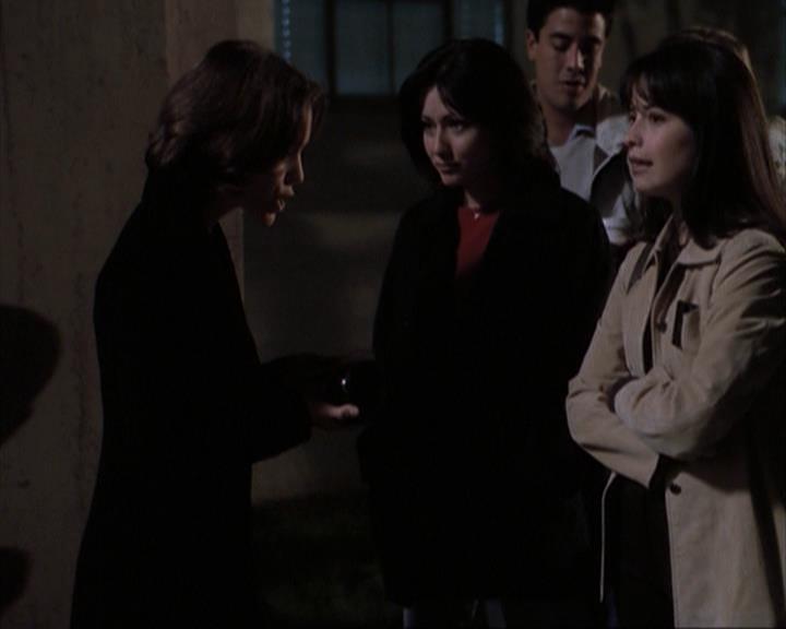 Charmed-Online-dot-net_108TheTruthIsOutThereAndItHurts0080.jpg Charmed-Online-dot-net_108TheTruthIsOutThereAndItHurts0080.jpg