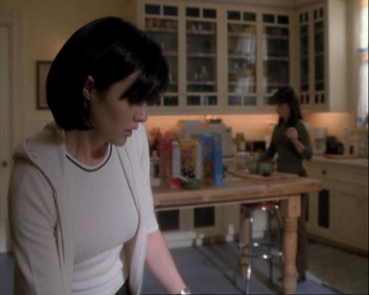 Charmed-Online-dot-net_108TheTruthIsOutThereAndItHurts0829.jpg Charmed-Online-dot-net_108TheTruthIsOutThereAndItHurts0829.jpg