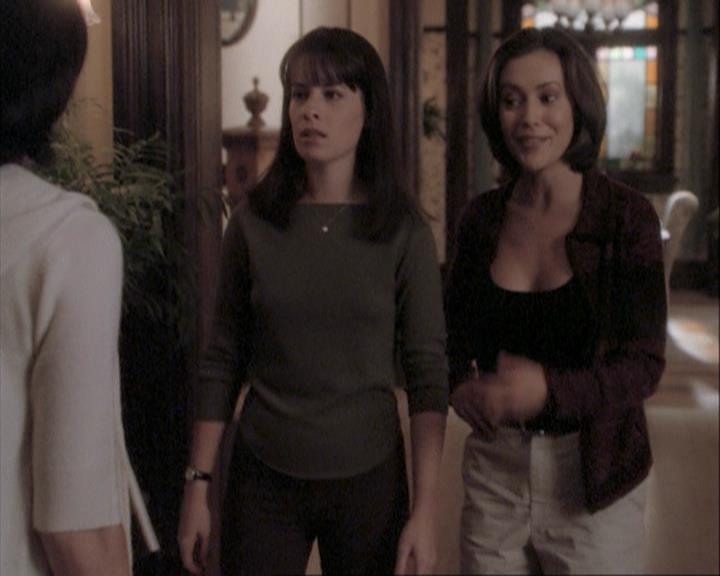 Charmed-Online-dot-net_108TheTruthIsOutThereAndItHurts0924.jpg Charmed-Online-dot-net_108TheTruthIsOutThereAndItHurts0924.jpg