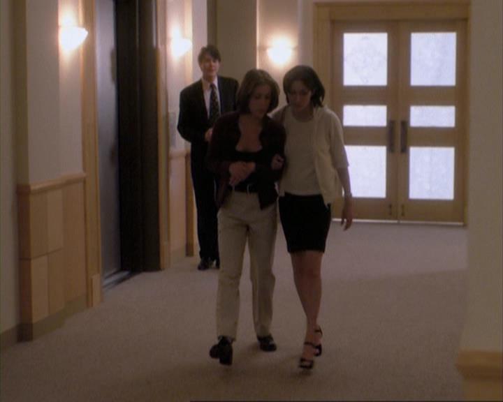 Charmed-Online-dot-net_108TheTruthIsOutThereAndItHurts1331.jpg Charmed-Online-dot-net_108TheTruthIsOutThereAndItHurts1331.jpg