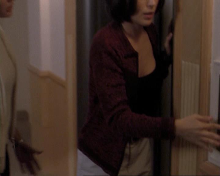 Charmed-Online-dot-net_108TheTruthIsOutThereAndItHurts1372.jpg Charmed-Online-dot-net_108TheTruthIsOutThereAndItHurts1372.jpg
