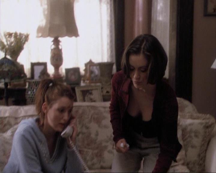 Charmed-Online-dot-net_108TheTruthIsOutThereAndItHurts1427.jpg Charmed-Online-dot-net_108TheTruthIsOutThereAndItHurts1427.jpg