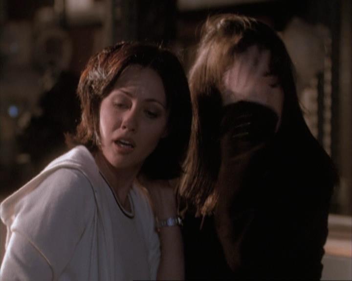 Charmed-Online-dot-net_108TheTruthIsOutThereAndItHurts2182.jpg Charmed-Online-dot-net_108TheTruthIsOutThereAndItHurts2182.jpg
