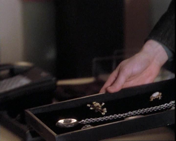 Charmed-Online-dot-net_109TheWitchIsBack0101.jpg Charmed-Online-dot-net_109TheWitchIsBack0101.jpg