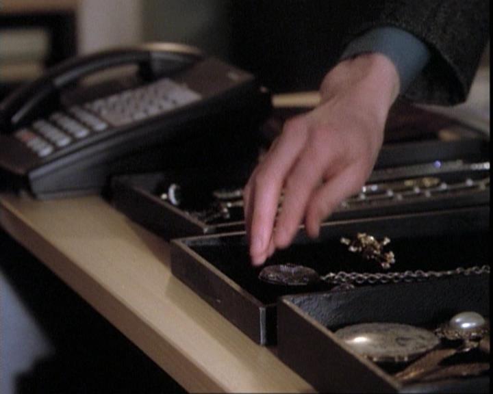 Charmed-Online-dot-net_109TheWitchIsBack0103.jpg Charmed-Online-dot-net_109TheWitchIsBack0103.jpg