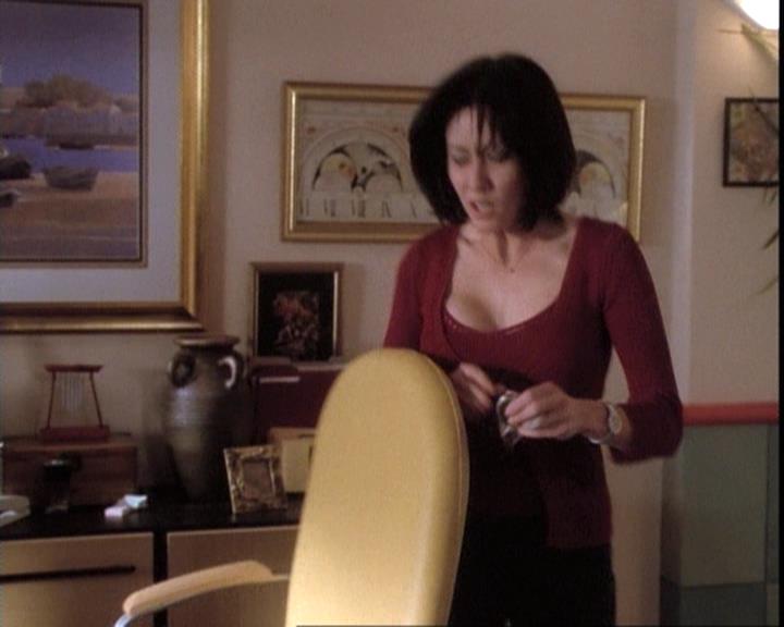 Charmed-Online-dot-net_109TheWitchIsBack0175.jpg