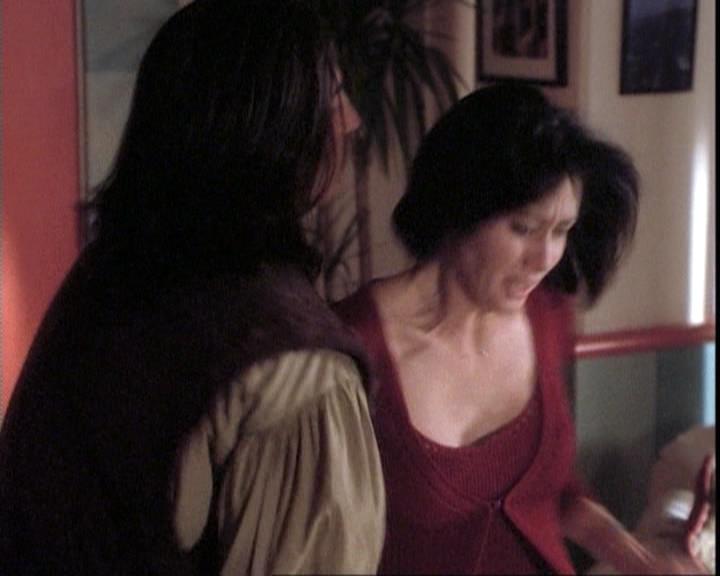 Charmed-Online-dot-net_109TheWitchIsBack0197.jpg Charmed-Online-dot-net_109TheWitchIsBack0197.jpg