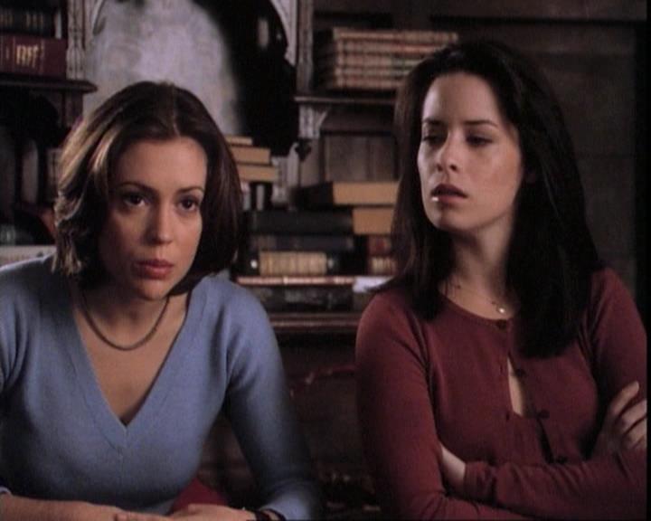 Charmed-Online-dot-net_109TheWitchIsBack0624.jpg
