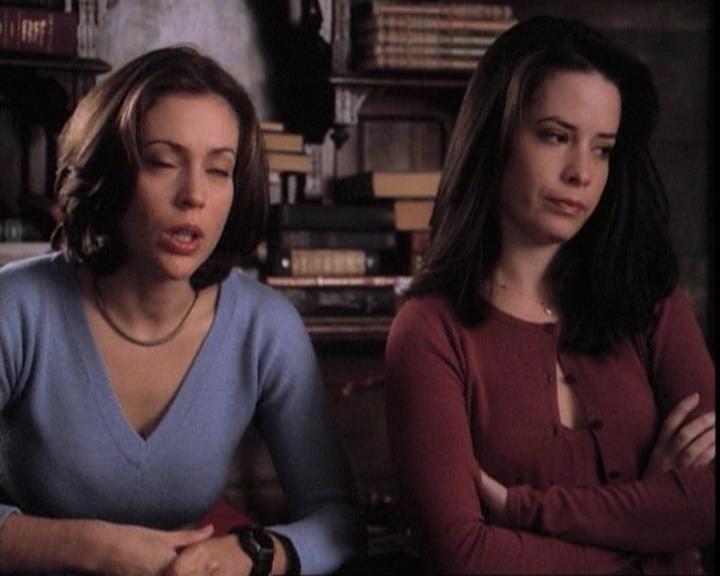 Charmed-Online-dot-net_109TheWitchIsBack0642.jpg