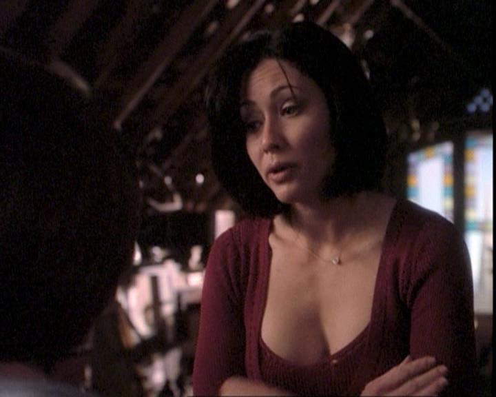 Charmed-Online-dot-net_109TheWitchIsBack0651.jpg