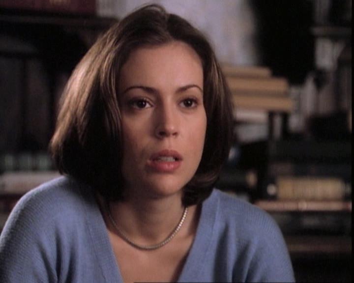 Charmed-Online-dot-net_109TheWitchIsBack0660.jpg