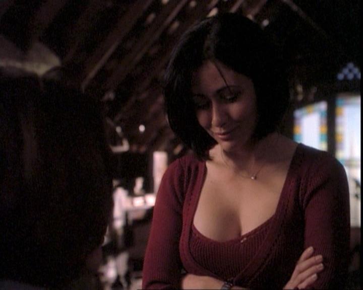 Charmed-Online-dot-net_109TheWitchIsBack0680.jpg