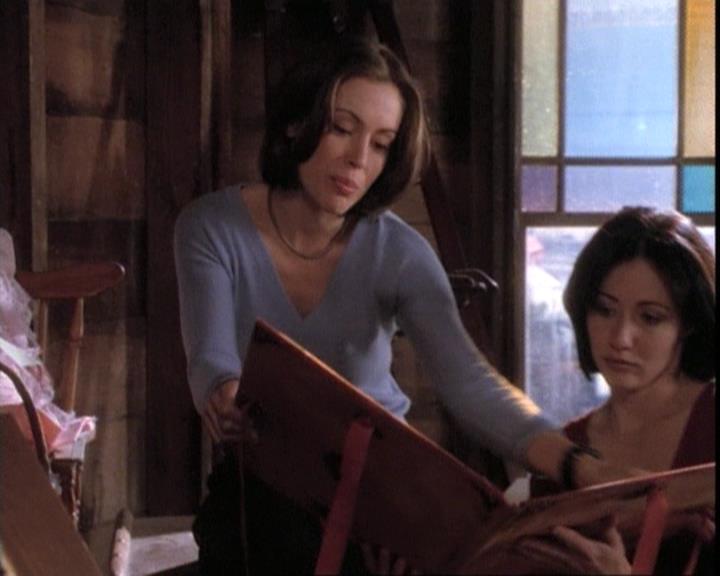 Charmed-Online-dot-net_109TheWitchIsBack0730.jpg