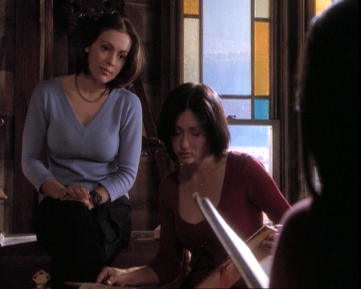 Charmed-Online-dot-net_109TheWitchIsBack0736.jpg