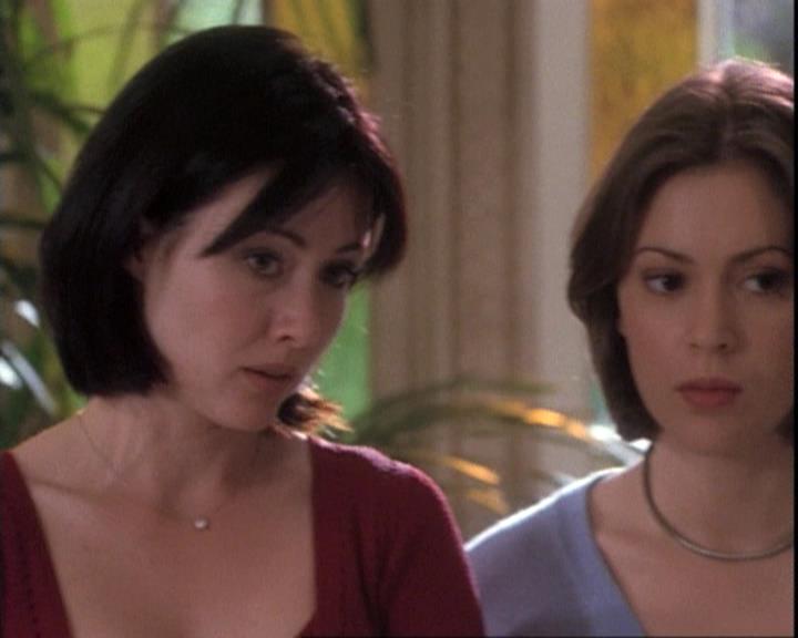Charmed-Online-dot-net_109TheWitchIsBack0780.jpg