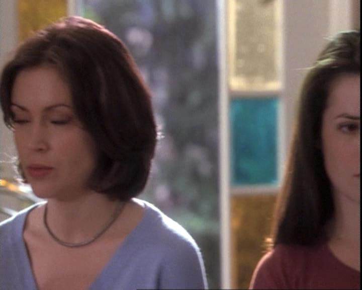 Charmed-Online-dot-net_109TheWitchIsBack0782.jpg