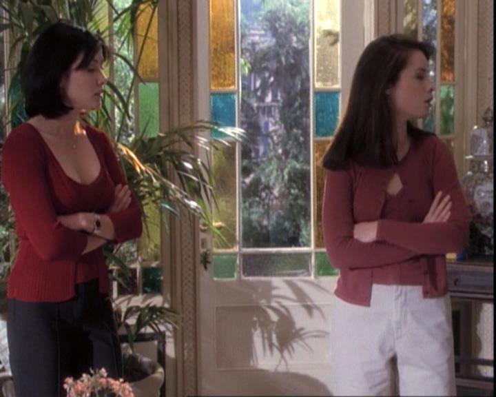 Charmed-Online-dot-net_109TheWitchIsBack0790.jpg